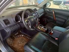 A picture of Nearly 8months used Highlander 2012 13 model with everything still