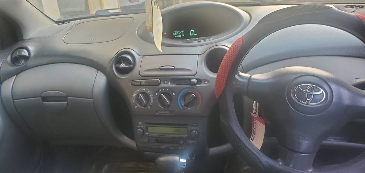 A picture of TOYOTA VITZ