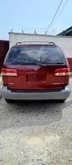 A picture of Toyota sienna engine and