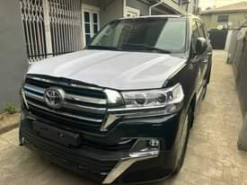 A picture of 2021 Toyota Landcruiser V8