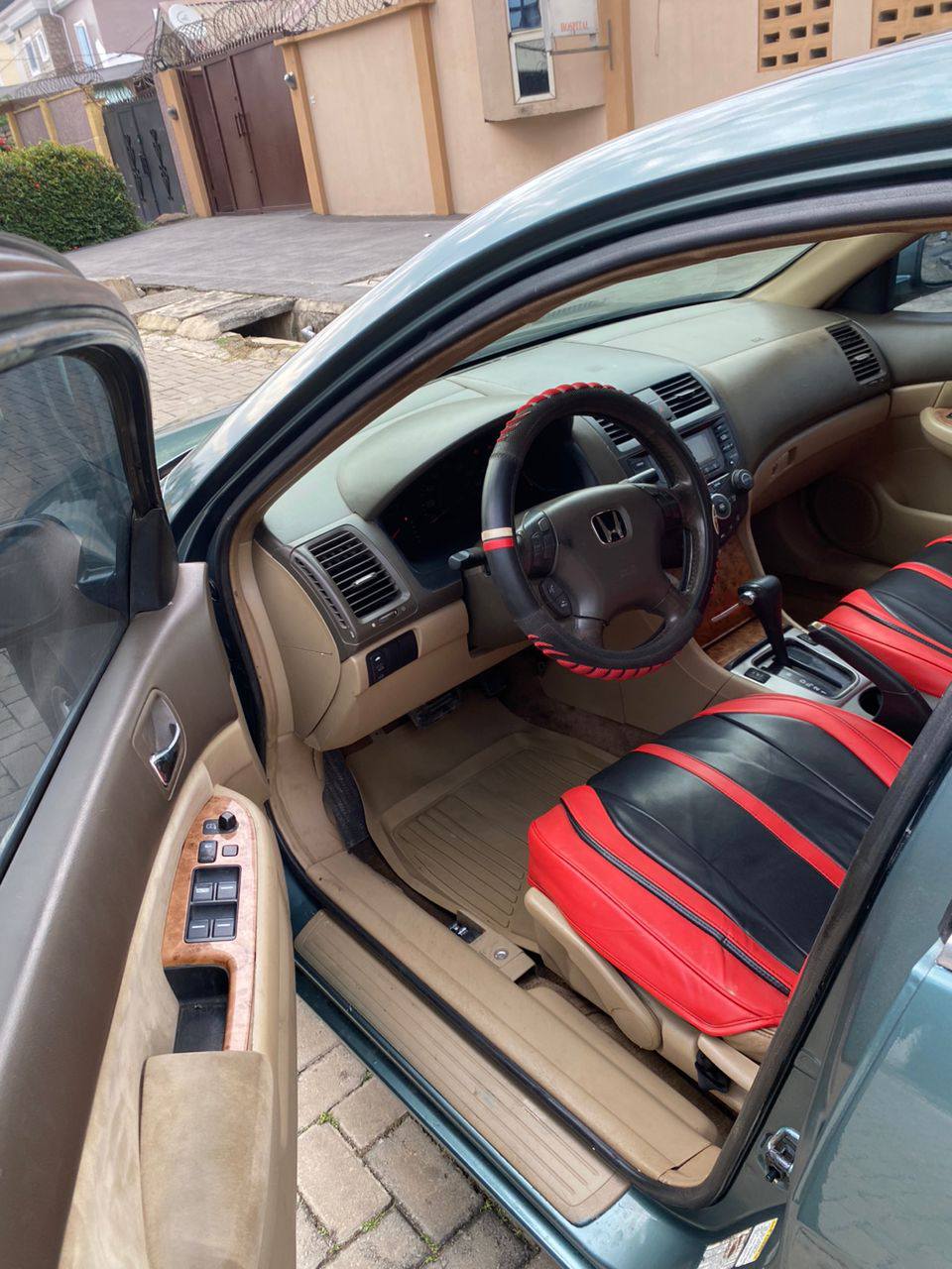 A picture of 04 Honda Accord