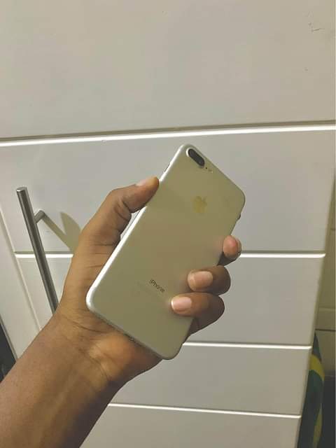A picture of iphone 7 plus 128gb