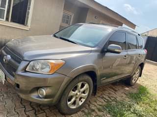 A picture of TOYOTA RAV4
