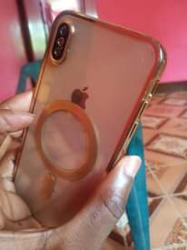 A picture of IPHONE XS MAS ipo sokoni aina KIPENGERE CHOCHOTE Ina face