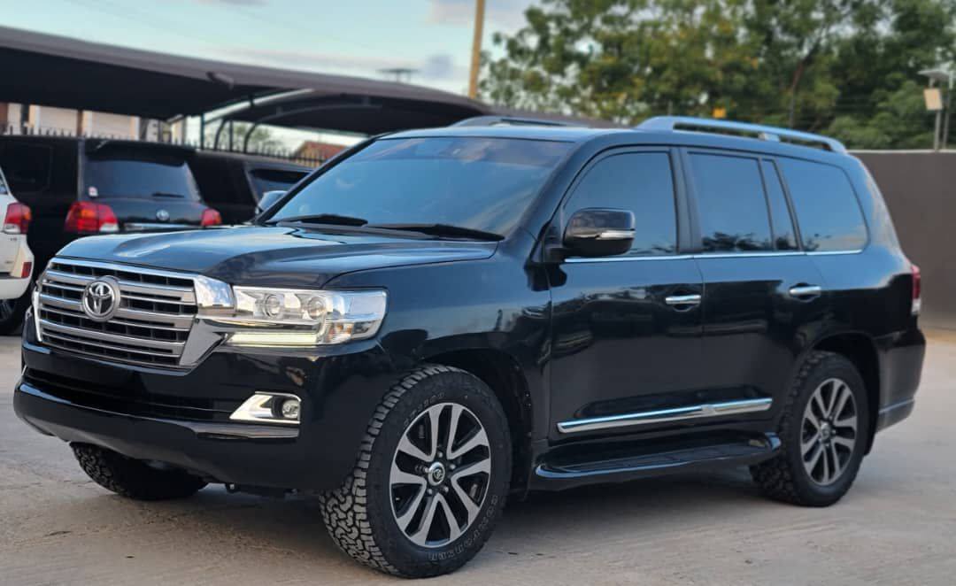 A picture of LAND CRUISER VXR V8 2019