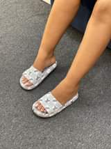 A picture of Shoes