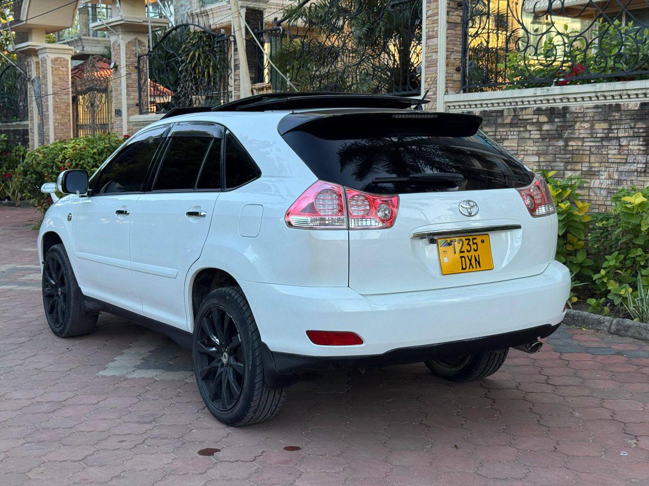 A picture of TOYOTA HARRIER 240G