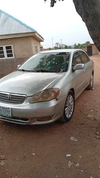 A picture of 2004 Toyota corolla l e