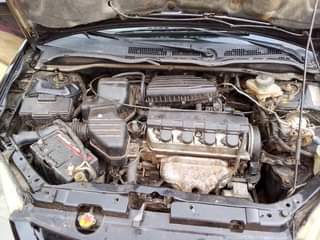 A picture of Honda civic 01 with good condition buh top gasket has