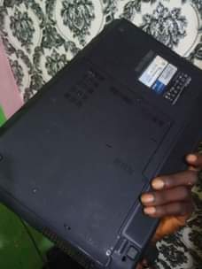 A picture of UK used Asus laptop i5
