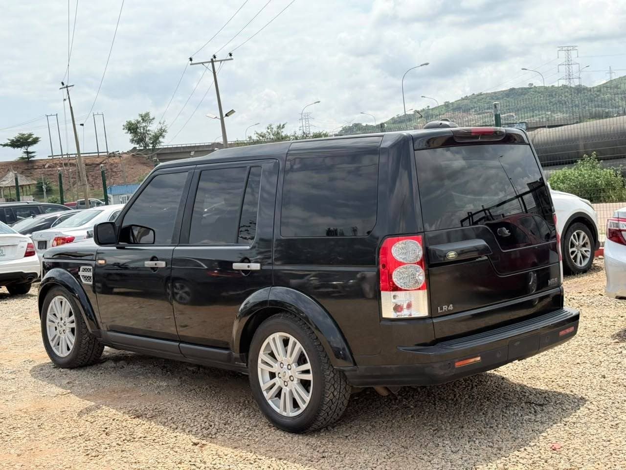 A picture of BONANZA SALES Very Neatly used Land Rover LR4 2011 model