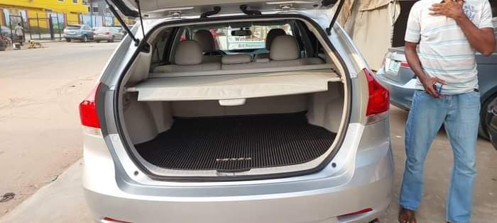 A picture of Toyota Venza V6 2010 Model Thumb Start Panoramic Sunroof with