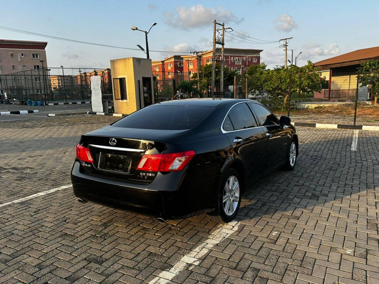 A picture of ES 350