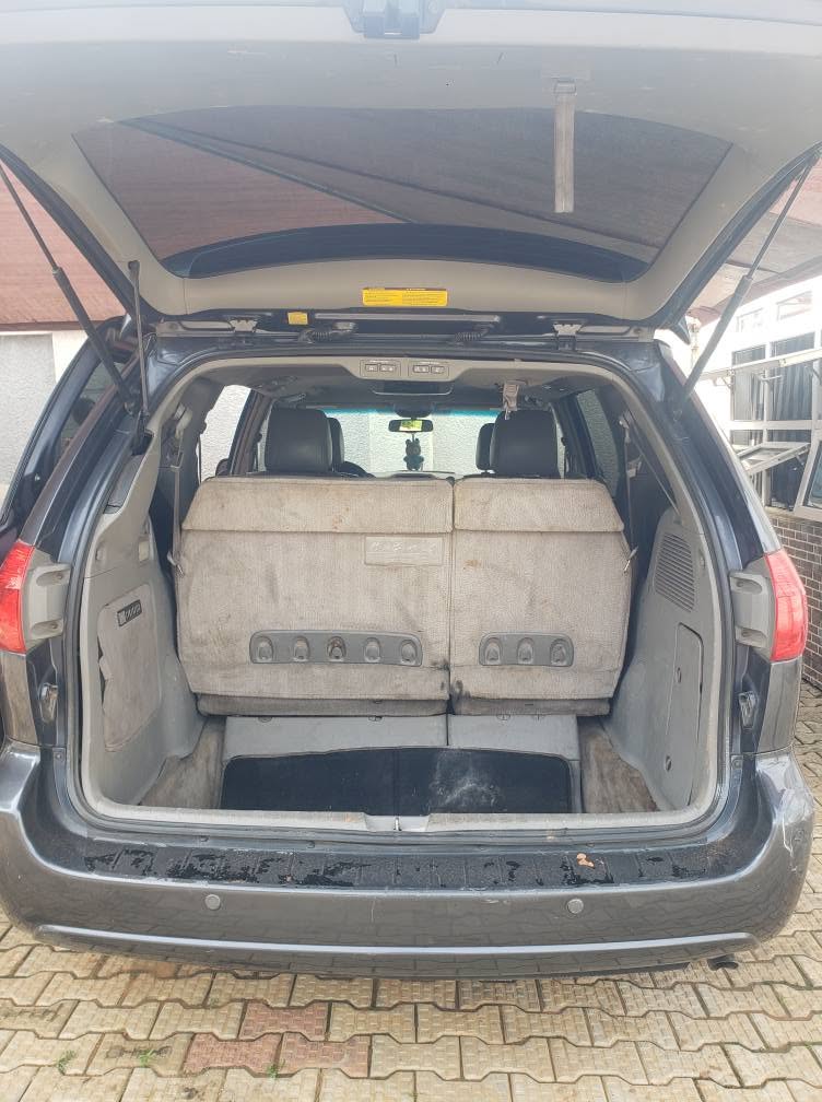 A picture of Clean Used 2010 Toyota Sienna Limited Abuja 7m properly Documented