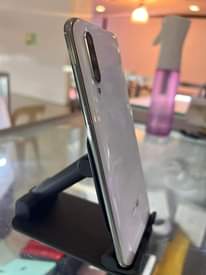 A picture of SAMSUNG A50s