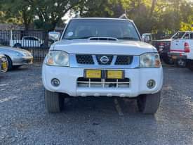 used nissan np300