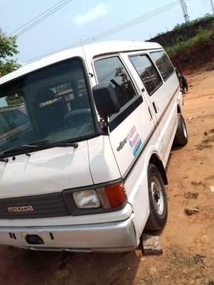 A picture of 2003 Mazda E2000 4