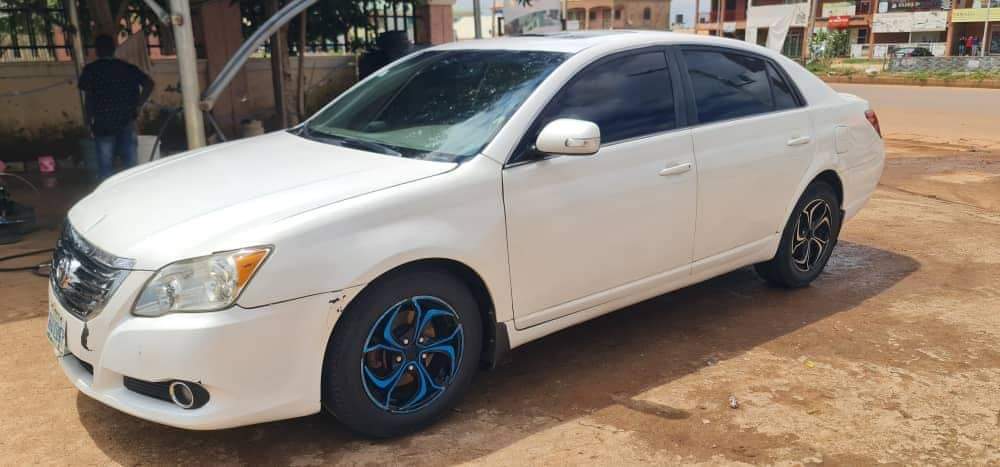 A picture of 2007 Neatly used Toyota Avalon with duty 2007 Automatic Trims