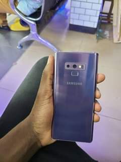 A picture of Note 9 at 330k slight crack