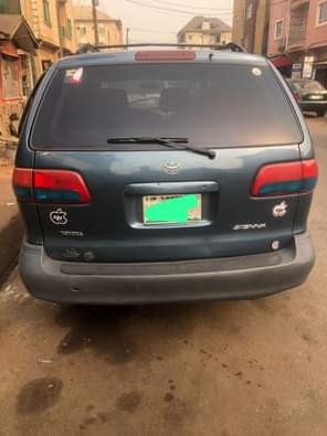 A picture of Sharp Toyota Sienna Engine excellent Gear Ac working Buy and