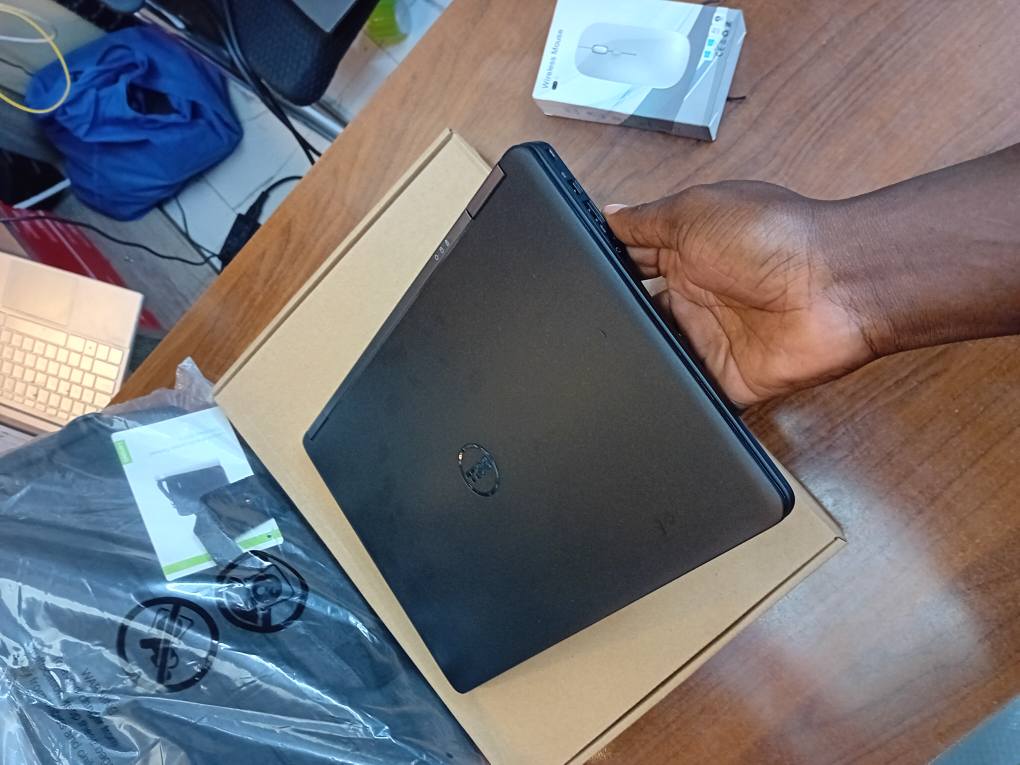 A picture of Dell latitude 7250 core i5 5th Processor 2.50ghz Ssd256gb ram8gb