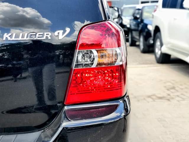 A picture of TOYOTA KLUGER V
