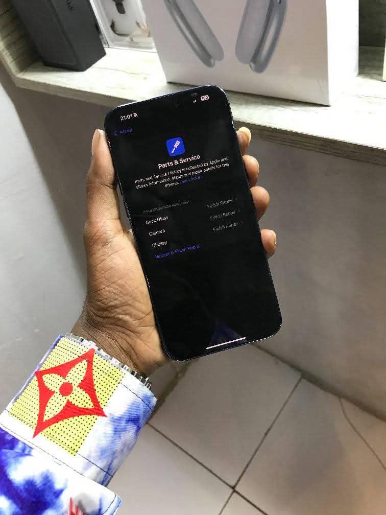 A picture of iPhone 15 PROMAX 256GB