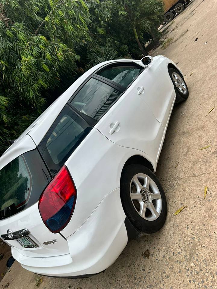 A picture of Toyota matrix 2004