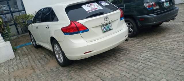 A picture of 2010 venza Buy and drive 7 5m last last Agent