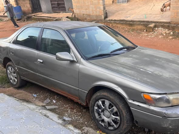 A picture of Toyota Camry 2001 Model
