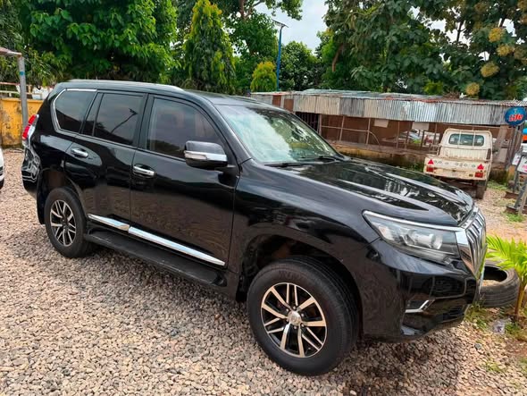 A picture of 2014 Toyota Prado