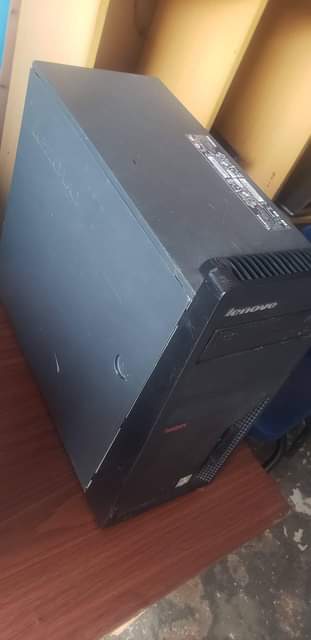 A picture of Lenovo cpu on sell core 2 with 2m160gb and 2gb