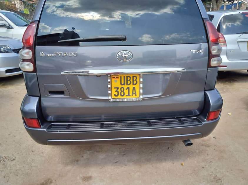 A picture of PRADO LAND CRUISER VVTI Engine Black interior 7 seater Petrol
