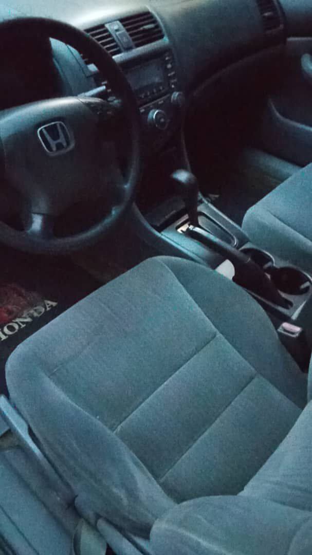 A picture of 2005 Honda Accord 4plugs