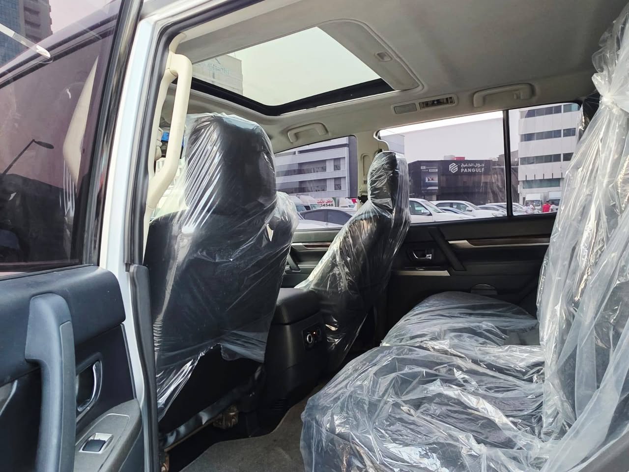 A picture of Mitsubishi Pajero Model 2013 Full Option Limited Gcc Space Km