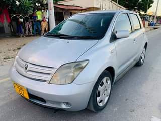 A picture of 2004 Toyota I s t