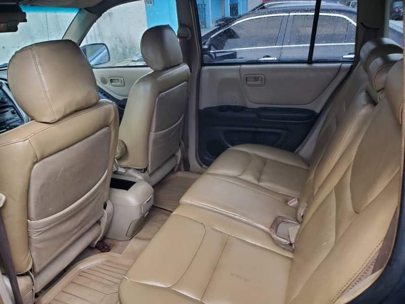 A picture of Toyota Highlander 2004MODEL for sale very affordable Price 3Million Buyer