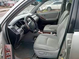 A picture of Highest grade Toyota Highlander 05 06 model Everything is intact