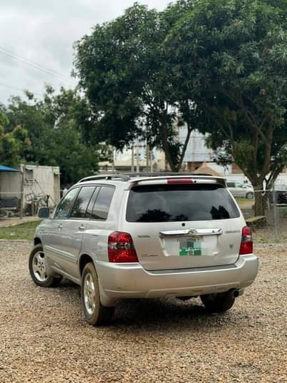 A picture of CLEAN 2006 MODEL TOYOTA HIGHLANDER IN GOOD CONDITION BUY AND