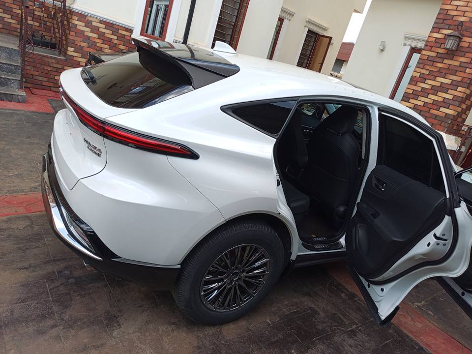 A picture of Toyota venza 2023 model