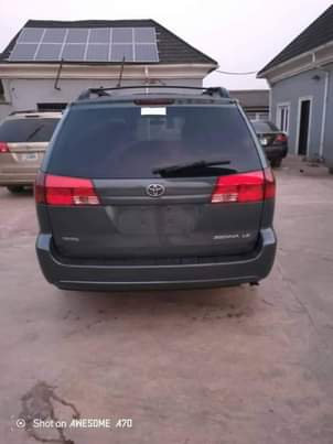 A picture of 2005 TOYOTA Sienna