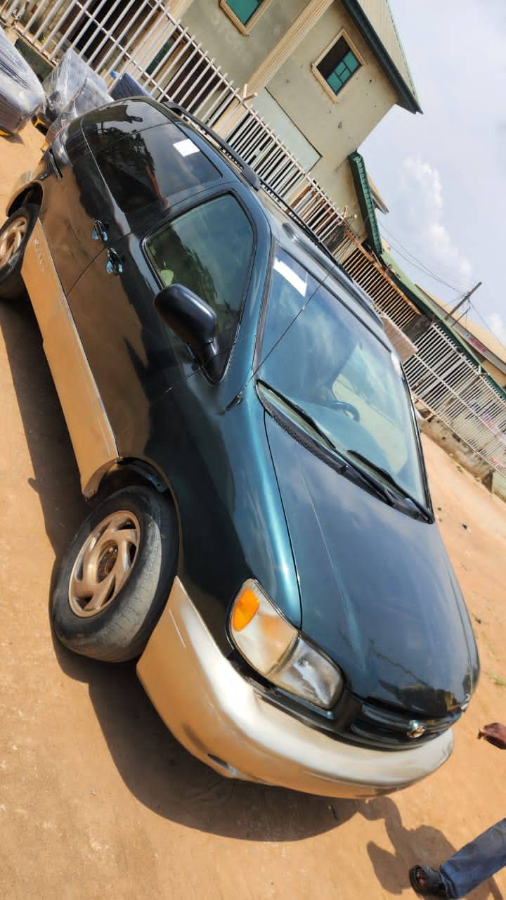 A picture of Registered Toyota sienna 2000 model