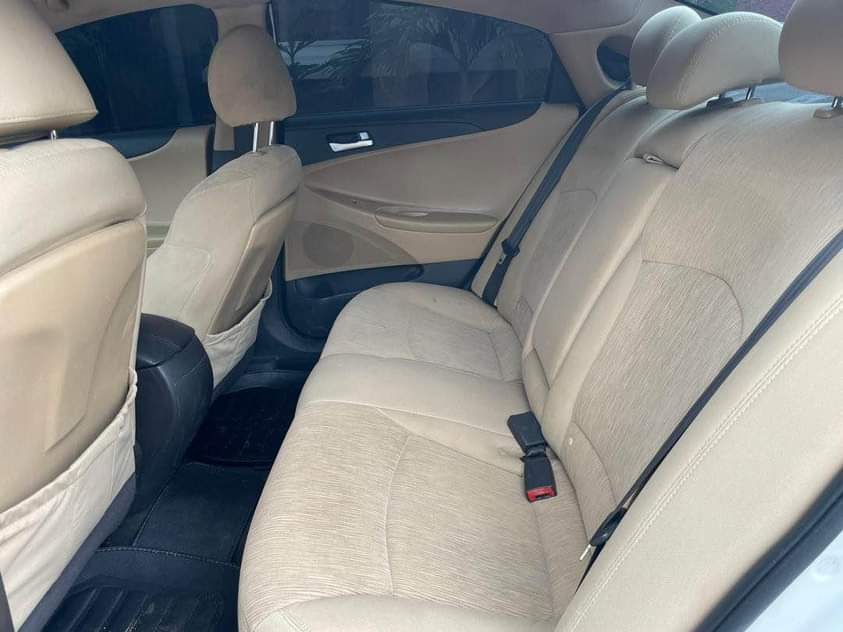 A picture of Hyundai sonata 2013