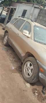 A picture of Hyundai Santa Fe 2005 Automatic first body going for 700k