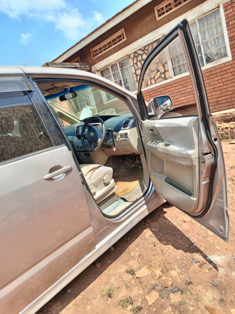 A picture of Noah 7 seater van