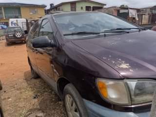 A picture of 1999 Toyota Sienna