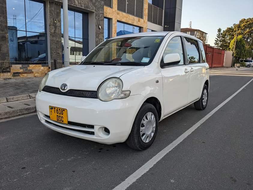 A picture of BADO MPYA TOYOTA SIEENTA