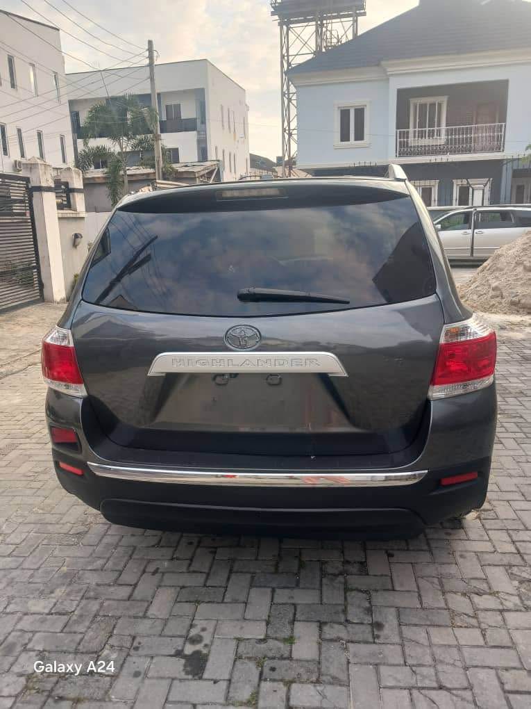 A picture of Toyota Highlander 2010 upgraded to 2013