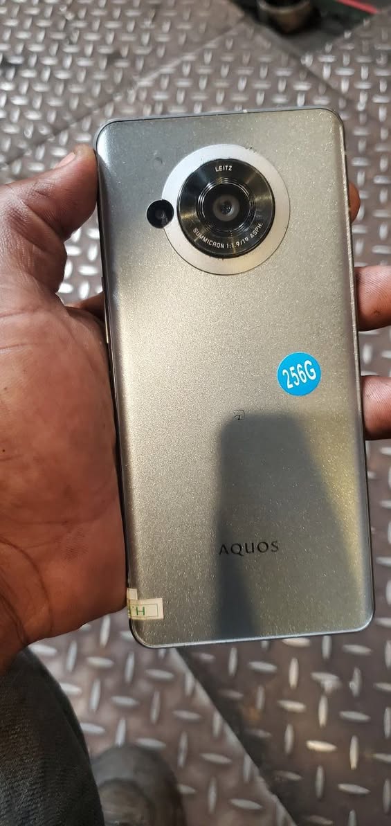 A picture of AQUOS R7