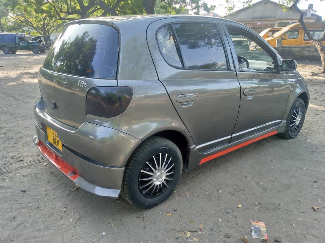 A picture of Vitz old